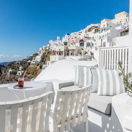 On The Rocks Santorini Hotel